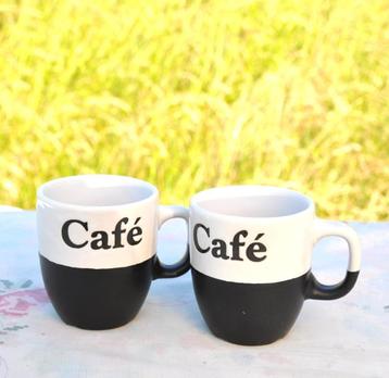 2 tasses a café neuve blanche et noir  beschikbaar voor biedingen
