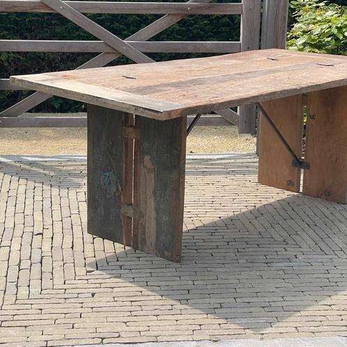 Robuuste tafel, Huis en Inrichting, Tafels | Eettafels, Zo goed als nieuw, Ophalen