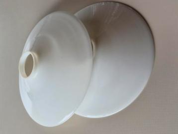 2 opaline lampekappen beschikbaar voor biedingen