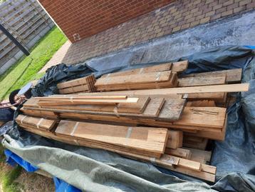 Nieuwe houten planken beschikbaar voor biedingen
