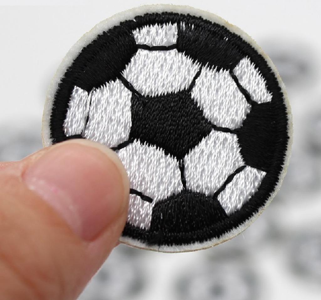 Voetbal sport strijkplaatje patch kinderen - Ø 40 mm, Ophalen of Verzenden, Nieuw, Hotfix applicaties