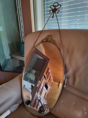 Vintage gouden spiegel beschikbaar voor biedingen