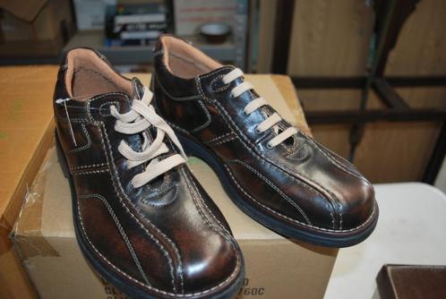 chaussure en cuir pointure 43  (  NEUVE ), Kleding | Heren, Schoenen, Nieuw, Veterschoenen, Bruin, Ophalen of Verzenden