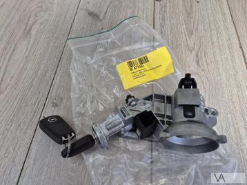 Opel Corsa D 2006 - 2014 contactslot met 2 sleutels €30 beschikbaar voor biedingen