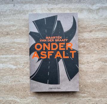 Onder asfalt, boek van Maarten van der Graaff