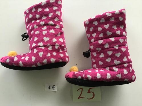 1 paar kinder pantoffels maat 25, Kinderen en Baby's, Kinderkleding | Schoenen en Sokken, Zo goed als nieuw, Ophalen of Verzenden