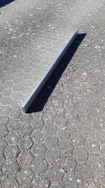 Aluminium liniaal beschikbaar voor biedingen