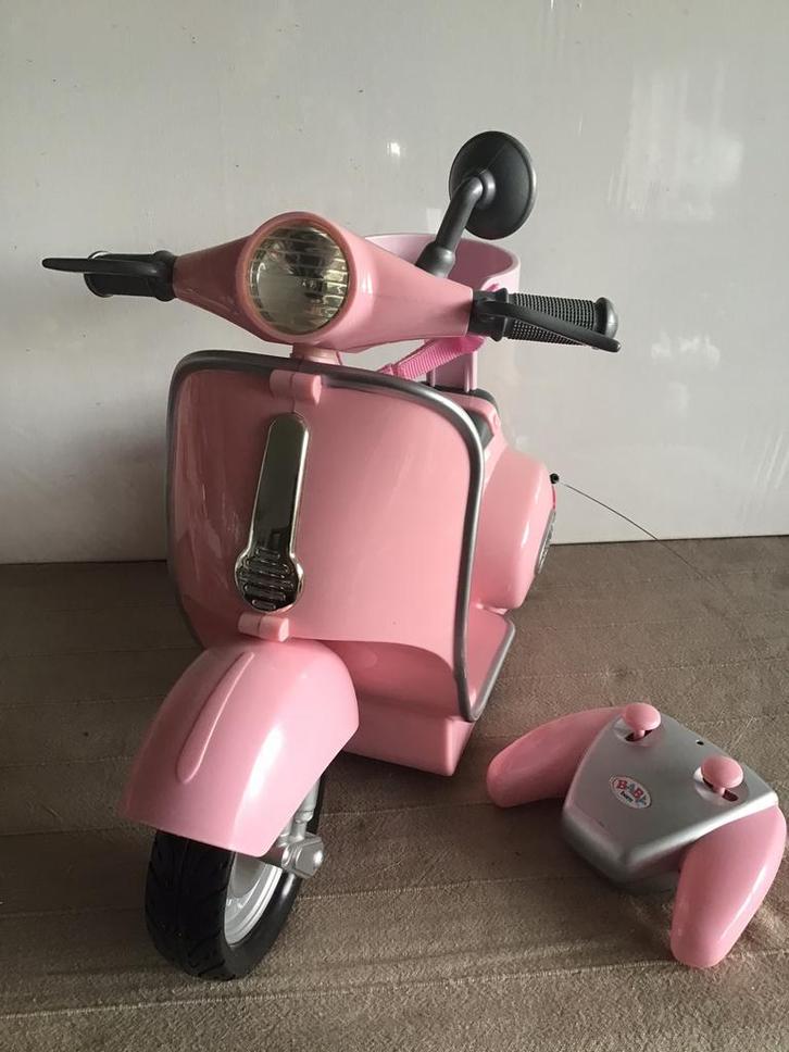 Baby Born scooter met pop, Enfants & Bébés, Jouets | Poupées, Comme neuf, Enlèvement ou Envoi