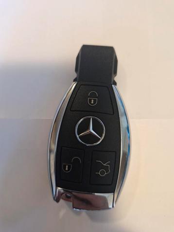 Mercedes sleutel nieuw.  beschikbaar voor biedingen