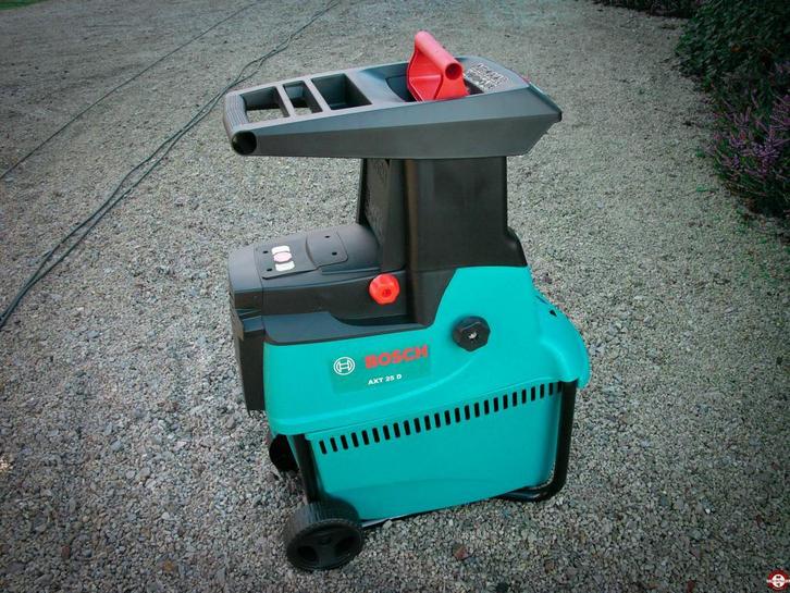 Nieuwe takversnipperaar Bosch AXT 25 D, Tuin en Terras, Hakselaars, Zo goed als nieuw, Met opvangzak, Ophalen