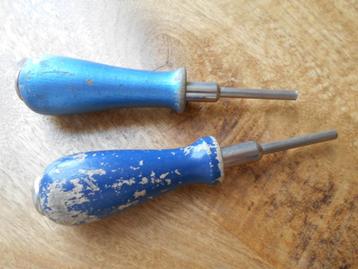 CHASSE CLOU....lot de 2 pièces pour 10e beschikbaar voor biedingen