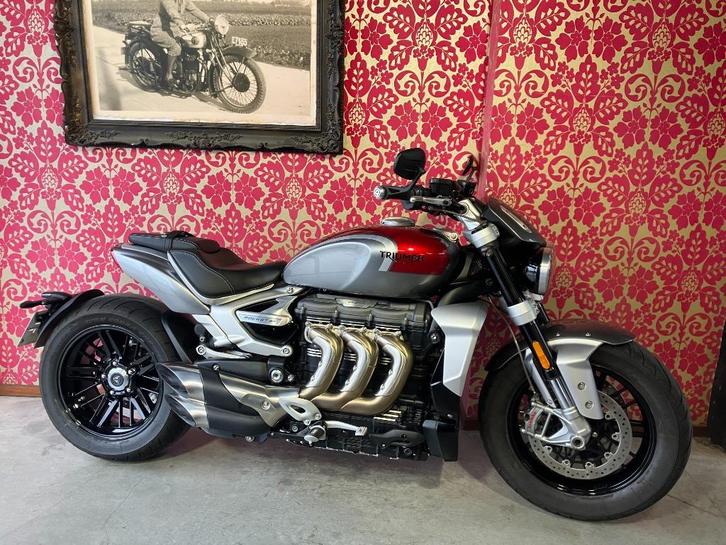 Bijna nieuwe triumph rocket 3 R 7582Km !!!, Motoren, Motoren | Triumph, Bedrijf, Naked bike, meer dan 35 kW, 3 cilinders, Motorrijbewijs A