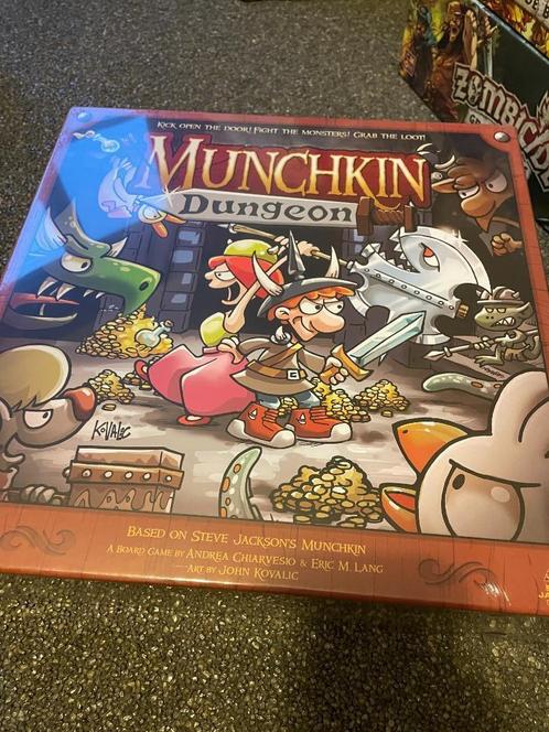 Munchkin dungeon + Box of holding, Hobby en Vrije tijd, Gezelschapsspellen | Bordspellen, Ophalen