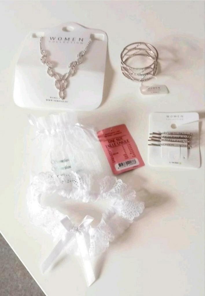 Nieuw 4 stuks Trouwaccessoires
Of voor ander gelegenheid, Handtassen en Accessoires, Kettingen, Nieuw, Ophalen of Verzenden