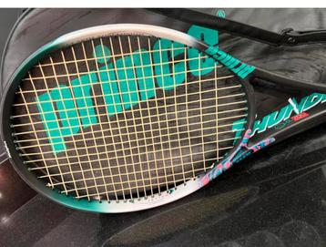 Tennisracket en koffer beschikbaar voor biedingen