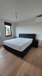 Zwarte boxspring en 2 nachtkastjes, Huis en Inrichting, Ophalen, 200 cm