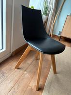 Zwarte stoelen met eiken poten, Huis en Inrichting, Stoelen, Gebruikt, Zwart, Modern, Vijf, Zes of meer stoelen