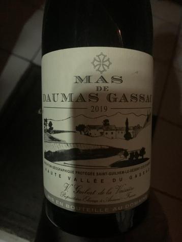 3blles Vin Daumass Gassac 2019 en parfait état pres de GDP disponible aux enchères