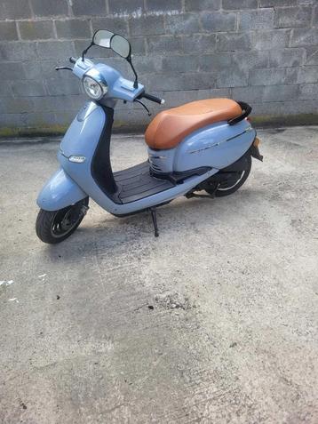 Scooter van 50 cc beschikbaar voor biedingen