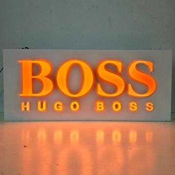  exceptionally rare Hugo Boss neon sign disponible aux enchères