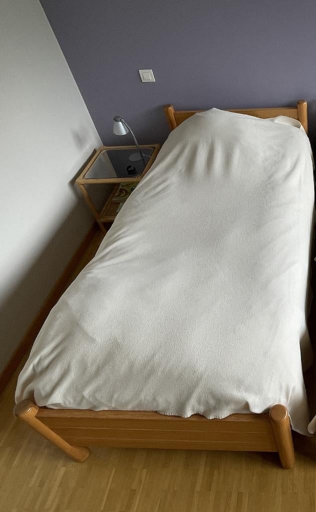 Lit simple avec sommier à lattes — structure en bois massif, Enlèvement, 200 cm, 100 cm, Matelas