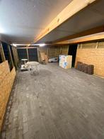 Stallen, 2 of 3 paarden of pony's