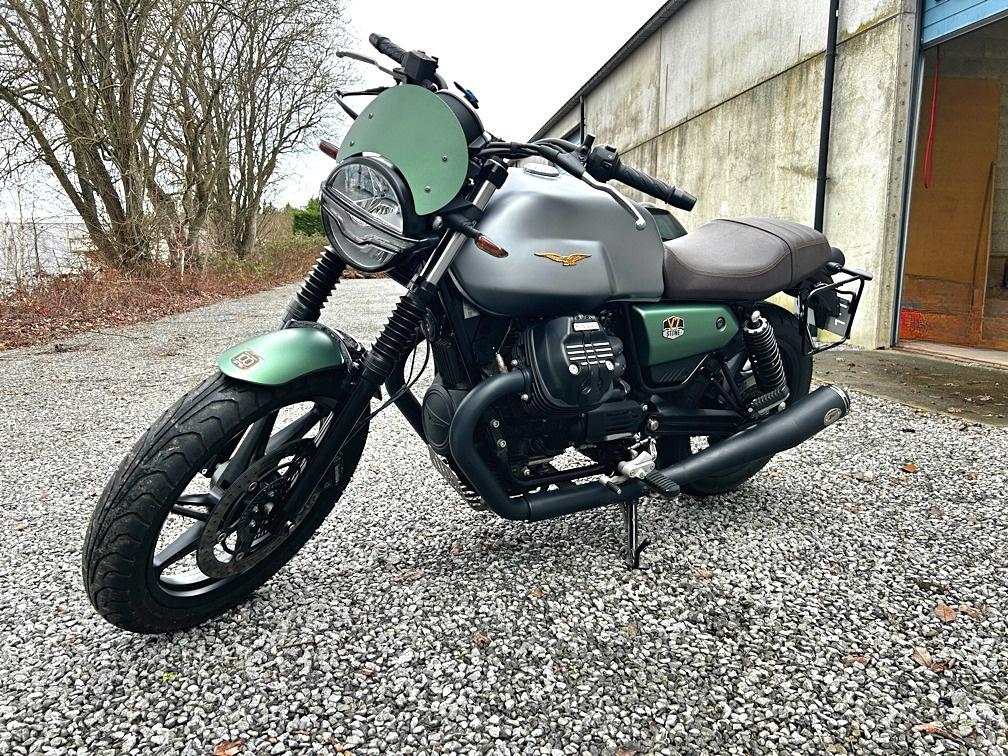 Moto Guzzi V7 Stone Centenario (2022) – État exceptionnel, Motoren, 2 cilinders, Occasion, Bedrijf, Meer dan 35 kW