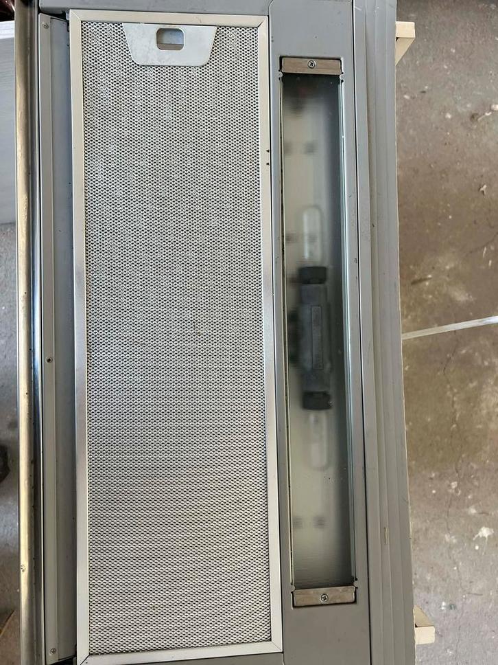 Hotte de cuisine encastrable Zanussi, Doe-het-zelf en Bouw, Raamkozijnen en Schuifdeuren, Zo goed als nieuw, Hout, Ophalen