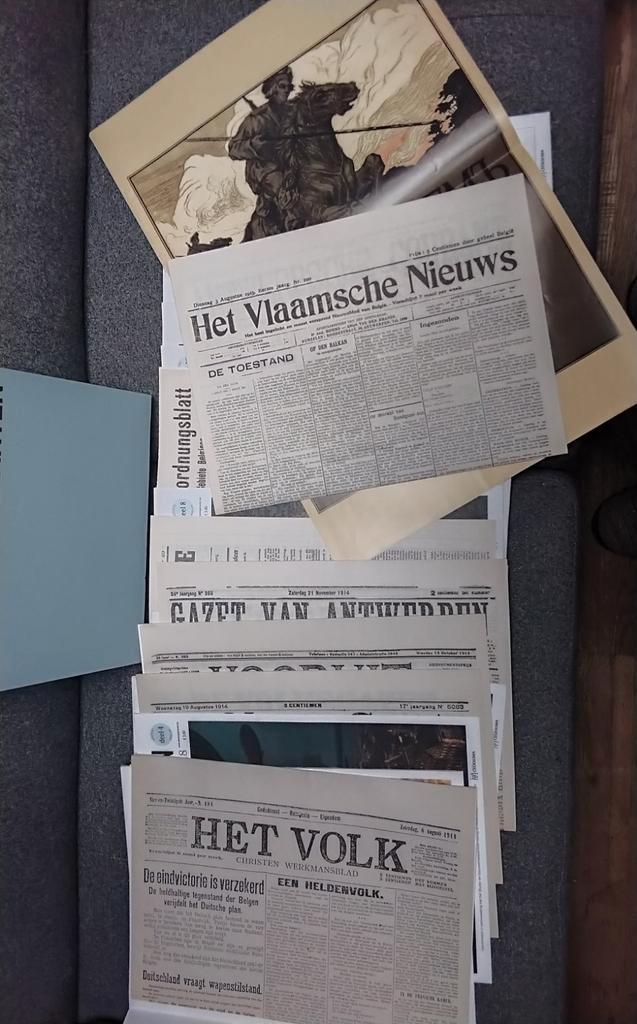 Collection de 25 journaux, affiches et documentaires de guer, Collections, Objets militaires | Général, Enlèvement