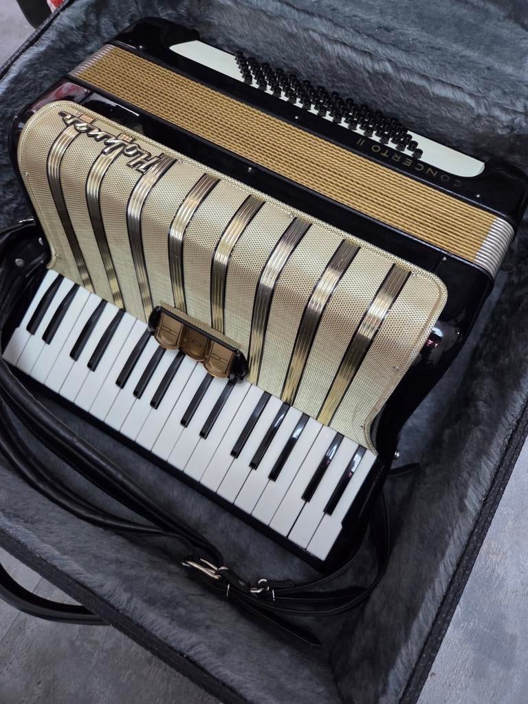 Hohner Concerto II  80 bas. In nette staat., Ophalen, Gebruikt, 80-bas, Met koffer