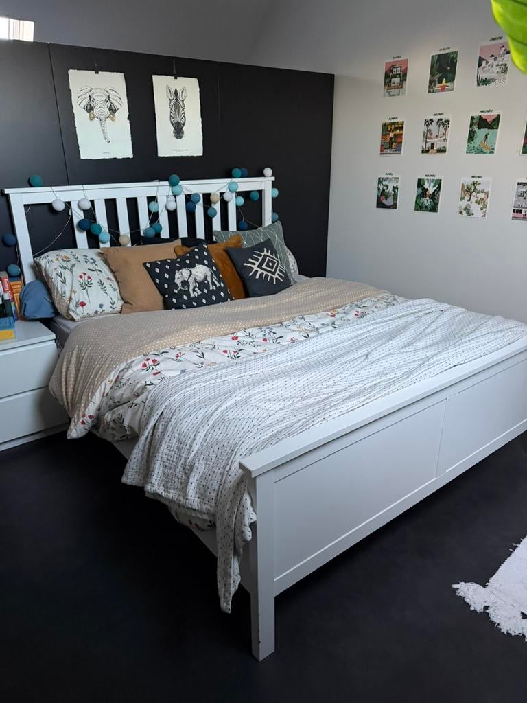 Hemnes 2-persoonsbed 160x200 inclusief lattenbodems, Ophalen, Zo goed als nieuw