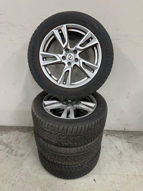 Winterset Volvo XC40 GoodYear UltraGrip 235/55 R18, Autos : Pièces & Accessoires, Pneus & Jantes, Pneus et Jantes, Pneus hiver