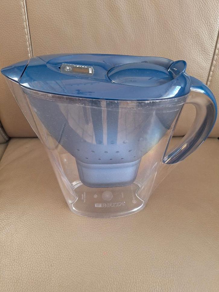 Carafe filtrante Brita Marella Cool de couleur bleue, Maison & Meubles, Cuisine | Ustensiles de cuisine, Comme neuf, Enlèvement ou Envoi