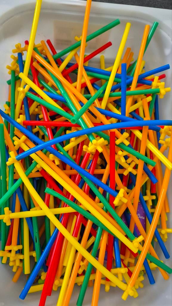 Lot jeu de construction tiges colorées enfant