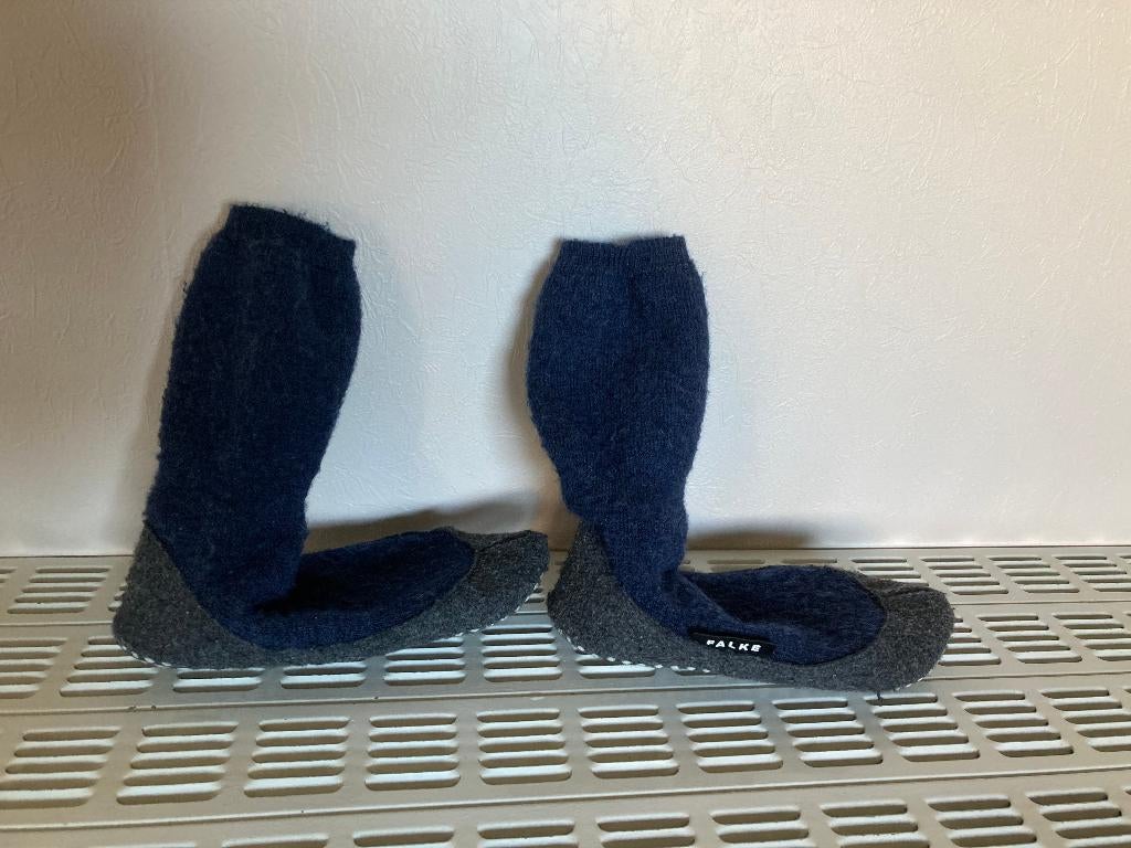 Blauwe met grijze huissokken/pantoffels, Falke, maat 35-36, Falke, Jongen of Meisje, Ophalen of Verzenden, Zo goed als nieuw