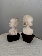 Ivoren beeldjes op houtensokkel, Ophalen