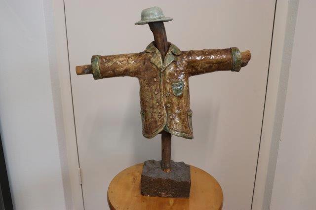 Céramique de Koen Mertens jr. Épouvantail 300,00€, Antiquités & Art, Art | Sculptures & Bois, Enlèvement ou Envoi