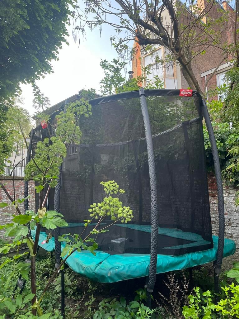 Berg trampoline met nieuwe ladder + nieuw veiligheidsnet, Ophalen, Zo goed als nieuw