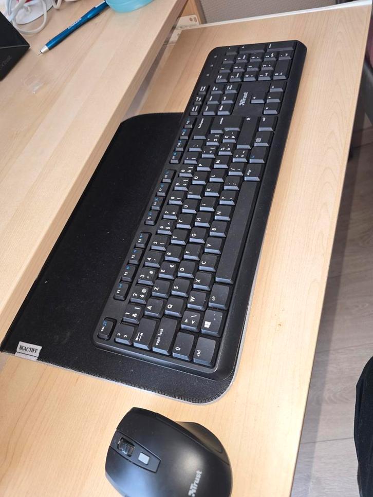 Volledige pc met alles erbij inclusief meubel en scherm, Computers en Software, Vintage Computers, Ophalen