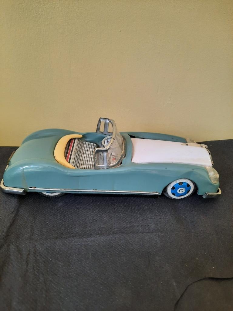 Oude auto van de jaren 50, Ophalen