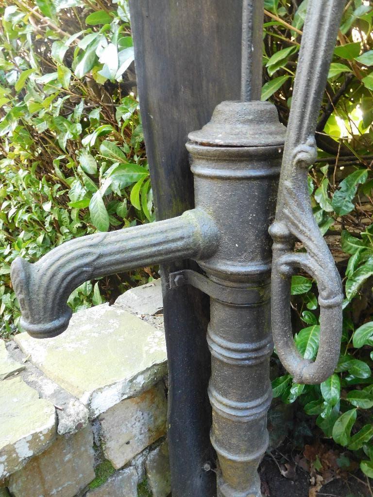 ANCIENNE POMPE A FONTAINE EN FONTE 190 cm décoration jardin, Enlèvement, Utilisé