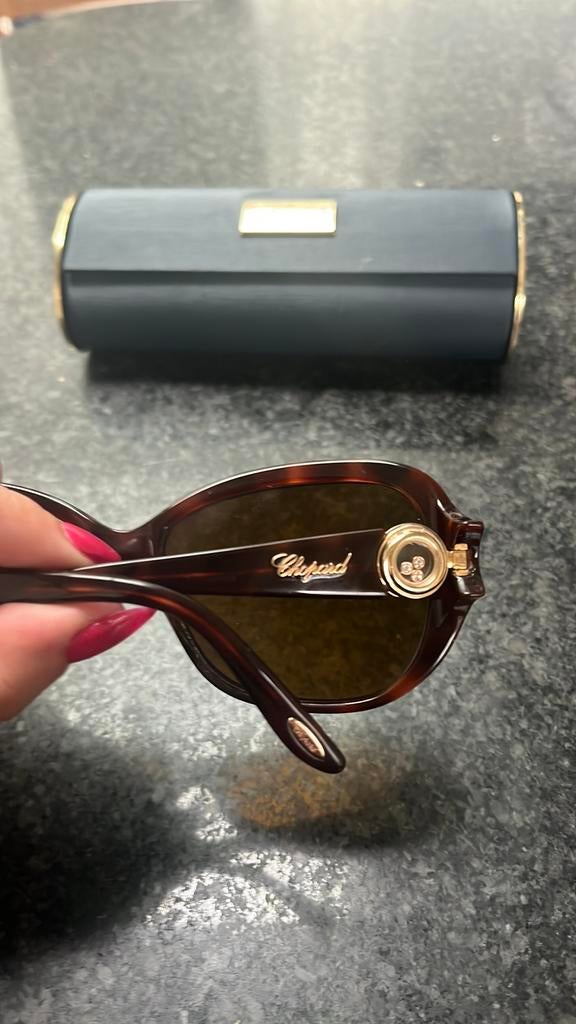 Zonnebril met doosje van chopard, Bijoux, Sacs & Beauté, Lunettes de Soleil & Lunettes | Hommes, Autres marques, Comme neuf, Brun