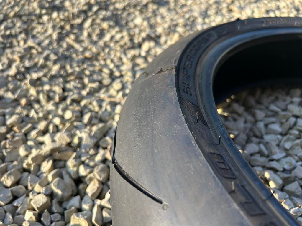 Train de pneus neuf pirelli super corsa 200/60/17, Enlèvement, Comme neuf