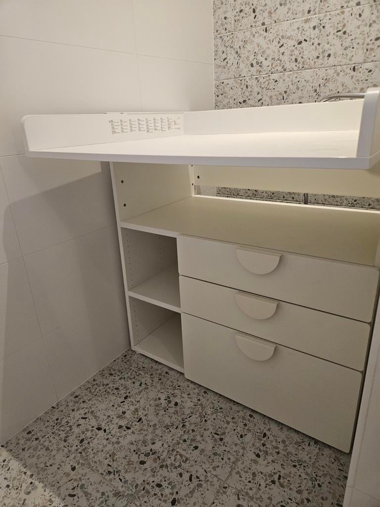 Table à langer IKEA smastad. Prix neuf 215€, Enlèvement