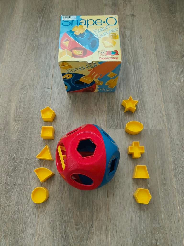 Shape-O hollebol babyspeelgoed van tuperware, Enfants & Bébés, Jouets | Jouets de bain, Enlèvement