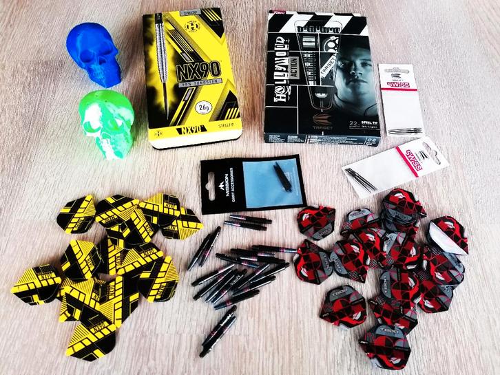 2 sets dartpijlen,points,flights,shafts & darthouders., Sport en Fitness, Darts, Nieuw, Pijlen, Ophalen of Verzenden