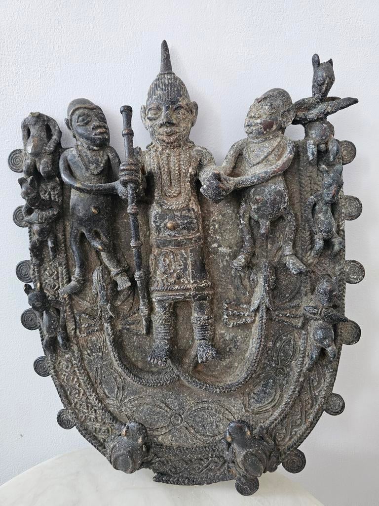 Yoruba koninklijke bronzen plaquette uit Nigeria. 38cm/29cm, Ophalen of Verzenden