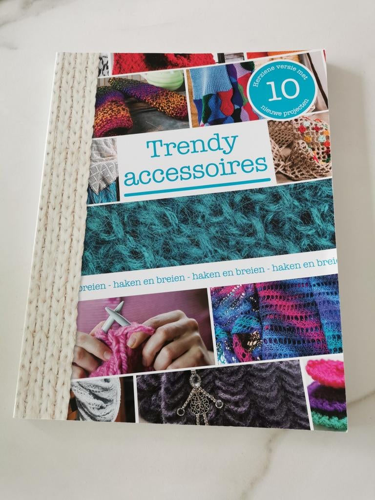 Trendy accessoires boek breien en haken, Ophalen of Verzenden, Breien