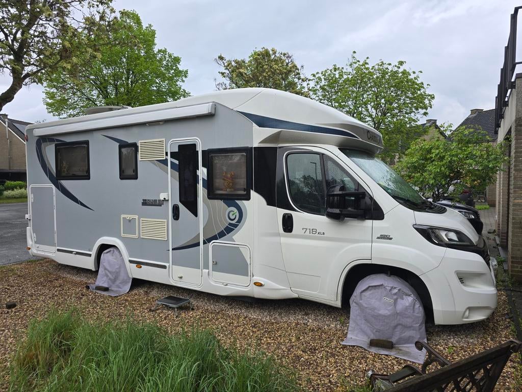 Mooie half-integraalcamper Chausson titanium 718XLB te  koop, Caravans en Kamperen, Particulier