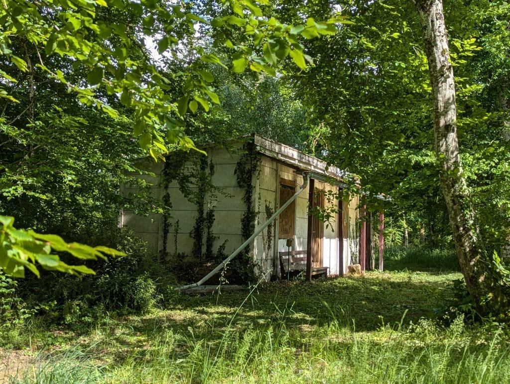Cabane sur 2400 m2 de terrain, Immo, Étranger, France, Terrain ou Parcelle, Campagne, Ventes sans courtier